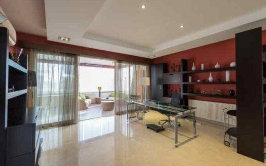 EXCLUSIVE 3 B/R APARTMENT IN THE SEAFRONT