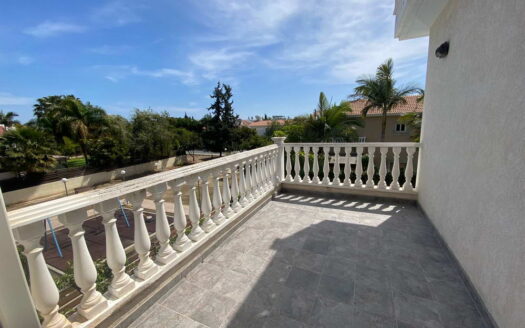 AMAZING 6 B/R VILLA IN TOURIST AREA WITH SW/POOL