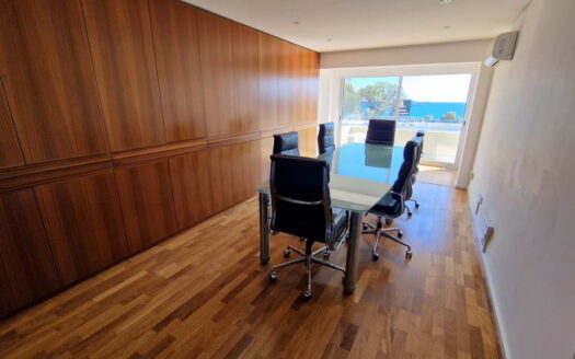 HI-TECH 190 SQ M OFFICE IN TOURIST AREA