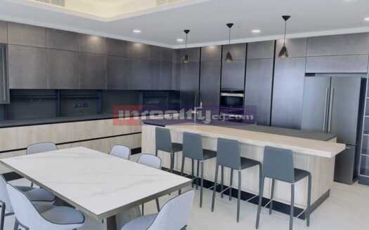 MODERN 5 B/R APARTMENT WITH SEA VIEW IN TOURIST AREA