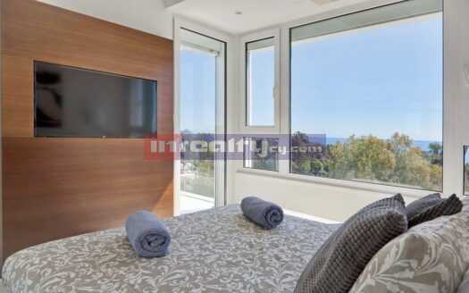 UXURY 2 B/R APARTMENT WITH SEA VIEW IN TOURIST AREA