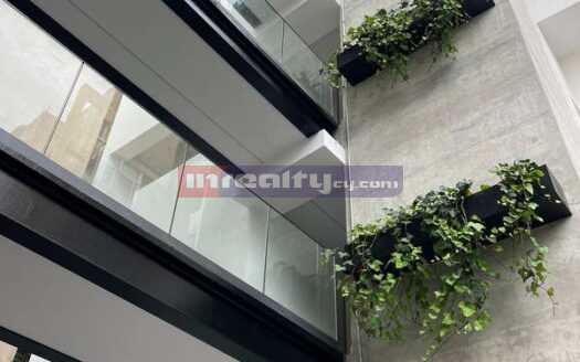 BRAND NEW 3 B/R PENTHOUSE NEAR ZOO + VAT