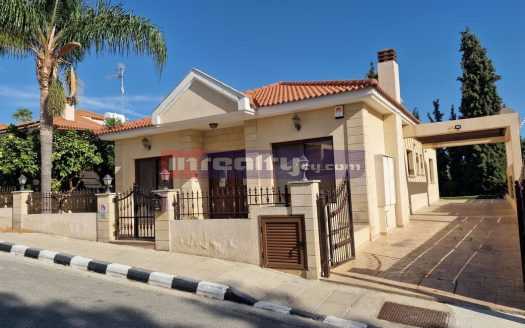 3 B/R FURNISHED BUNGALOW WITH S/POOL IN PYRGOS