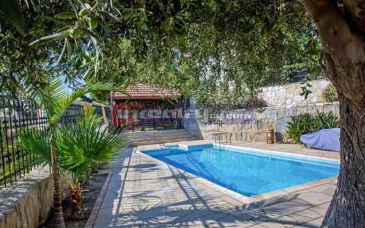 LUXURY4 B/R VILLA WITH SW/POOL IN AGIA PHYLA AREA