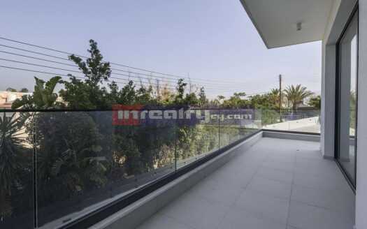 MODERN 2 B/R APARTMENT IN TOURIST AREA