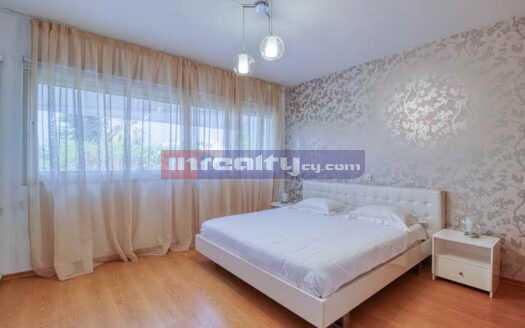 3 B/R APARTMENT IN A GATED COMPLEX WITH SW/POOL NEAR METRO