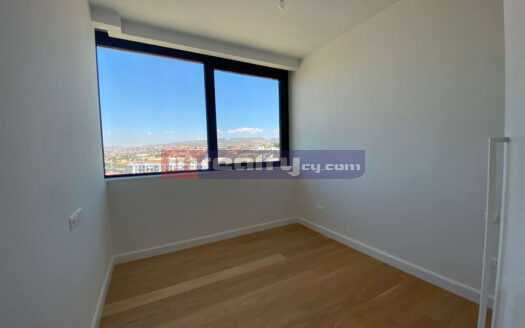 MODERN 2 B/R APARTMENT WITH SEAVIEW NEAR DELMAR