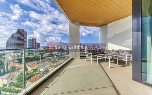 MODERN 1 B/R APARTMENT WITH SEAVIEW NEAR DELMAR