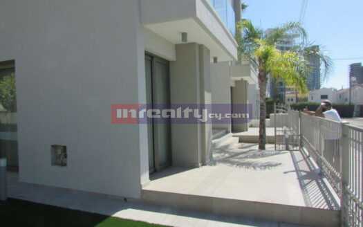 4 B/R HOUSE IN TOURIST AREA