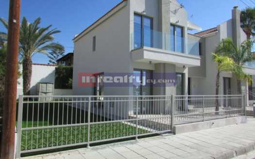 4 B/R HOUSE IN TOURIST AREA