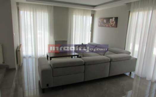 4 B/R HOUSE IN TOURIST AREA