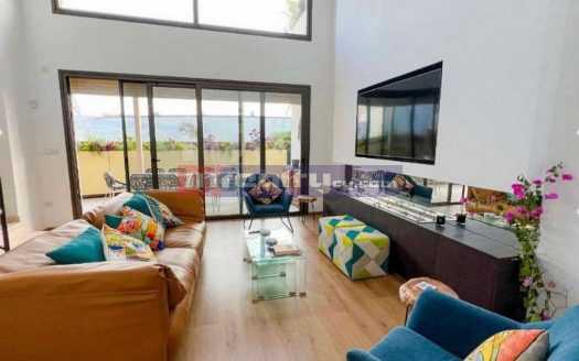 BEACHFRONT 5 B/R VILLA NEAR PARK LANE HOTEL