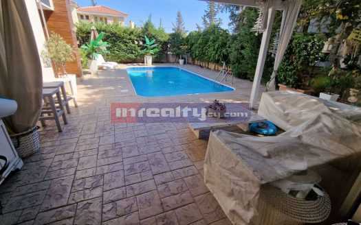 4 B/R VILLA NEAR DASSOUDI