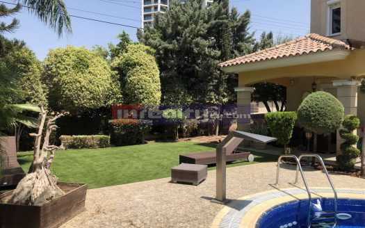 4 B/R VILLA WITH SW/POOL IN TOURIST AREA