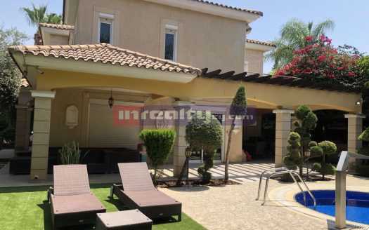 4 B/R VILLA WITH SW/POOL IN TOURIST AREA