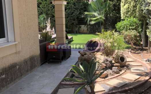 4 B/R VILLA WITH SW/POOL IN TOURIST AREA