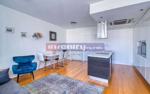 MODERN 2 B/R APARTMENT NEAPOLIS