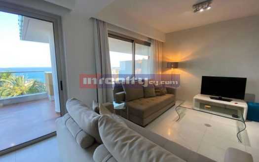 SEAFRONT 2 B/R APARTMENT NEAR FOUR SEASONS HOTEL