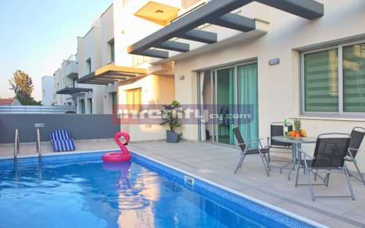 4 B/R VILLA WITH SW/POOL TOURIST AREA