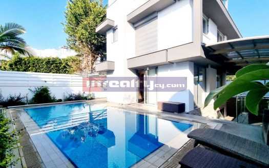 5 B/R VILLA WITH SW/POOL NEAR PARKLANE HOTEL