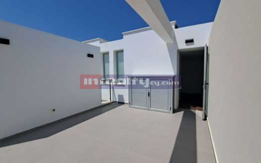 MODERN 2 B/R DUPLEX IN TOURIST AREA