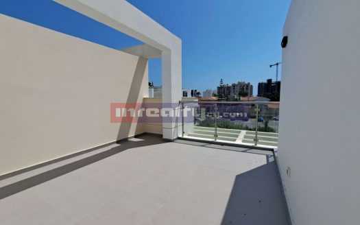 MODERN 2 B/R DUPLEX IN TOURIST AREA