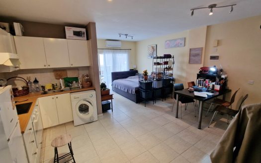 LARGE FURNISHED STUDIO IN TOURIST AREA