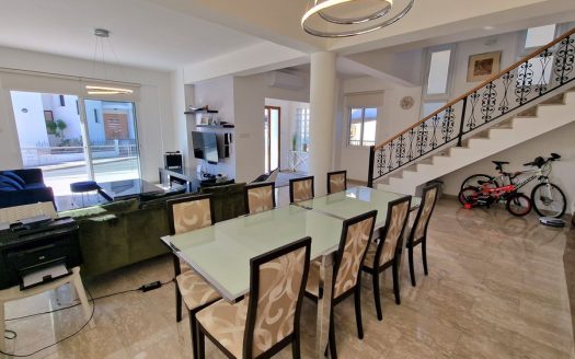 3 B/R + Office in Ag. Athanasios