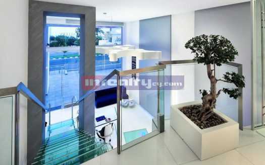 COMMRCIAL SPACE IN TOURIST AREA + VAT