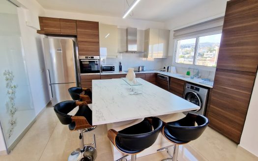 3 B/R + Office in Ag. Athanasios