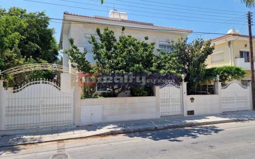 4 B/R + OFFICE HOUSE IN TOURIST AREA