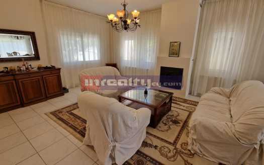 4 B/R + OFFICE HOUSE IN TOURIST AREA