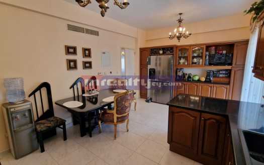 4 B/R + OFFICE HOUSE IN TOURIST AREA