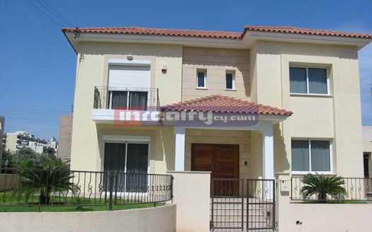 U/F 4 B/R VILLA IN TOURIST AREA
