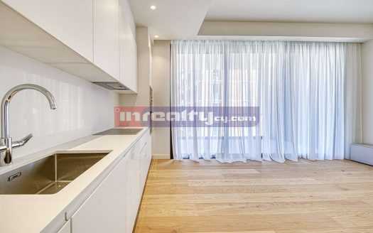 MODERN 1 B/R APARTMENT NEAR PAPAS