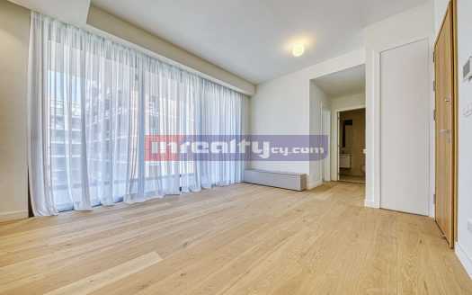 MODERN 1 B/R APARTMENT NEAR PAPAS