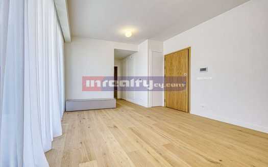 MODERN 1 B/R APARTMENT NEAR PAPAS