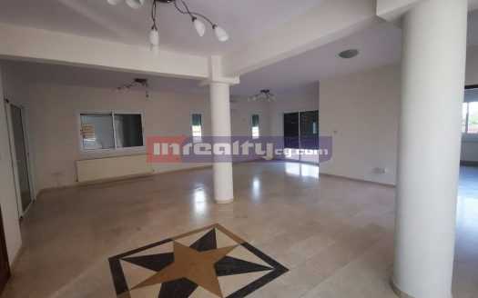 U/F 4 B/R VILLA IN TOURIST AREA