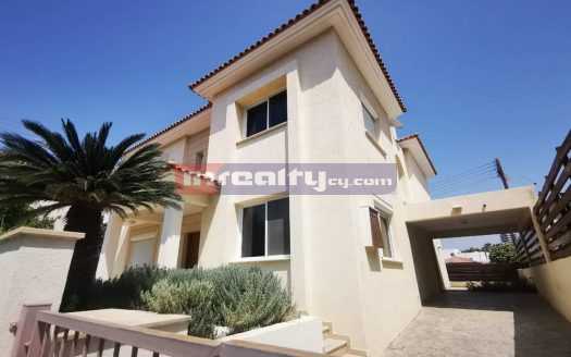 U/F 4 B/R VILLA IN TOURIST AREA