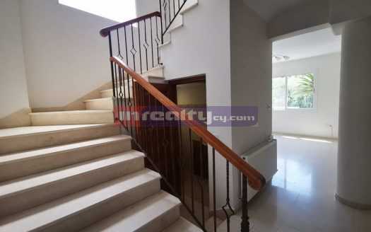 U/F 4 B/R VILLA IN TOURIST AREA