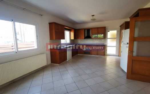 U/F 4 B/R VILLA IN TOURIST AREA