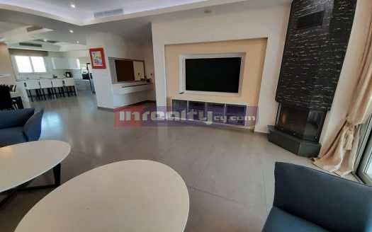 MODERN 4 B/R APARTMENT IN TOURIST AREA