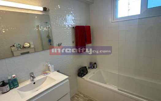 2 B/R APARTMENT IN NEAPOLIS