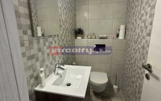 2 B/R APARTMENT IN NEAPOLIS