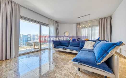 4 B/R PENTHOUSE IN NEAPOLIS