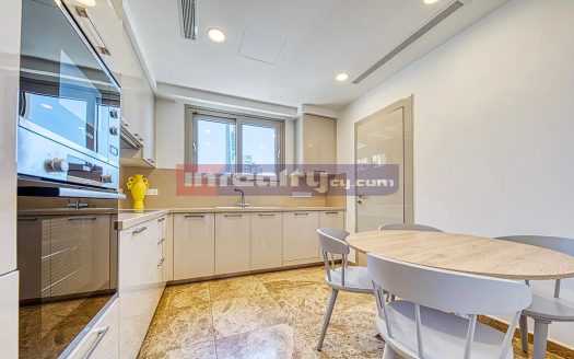 4 B/R PENTHOUSE IN NEAPOLIS