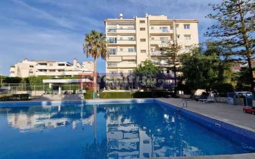 1 B/R APARTMENT IN COMPLEX NEAR METRO