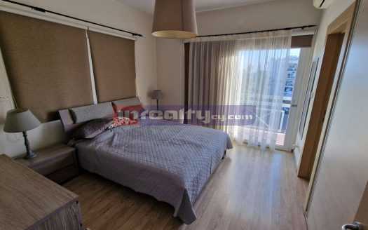 1 B/R APARTMENT IN COMPLEX NEAR METRO