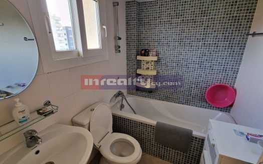 1 B/R APARTMENT IN COMPLEX NEAR METRO