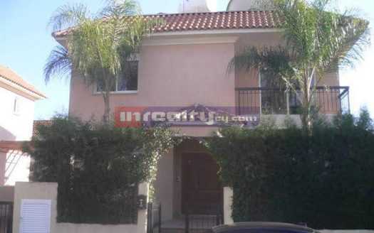 3 B/R HOUSE IN TOURIST AREA